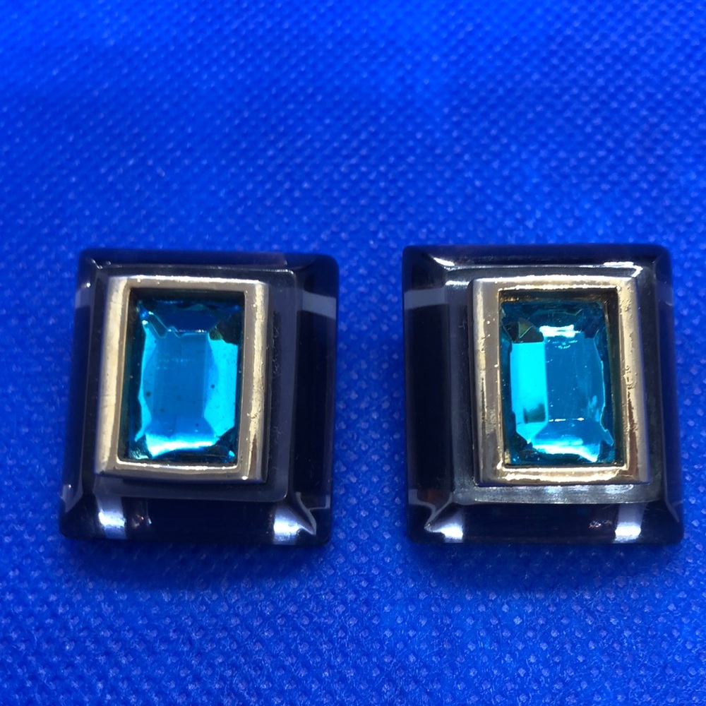 VTG Clip ons Earrings by Diva